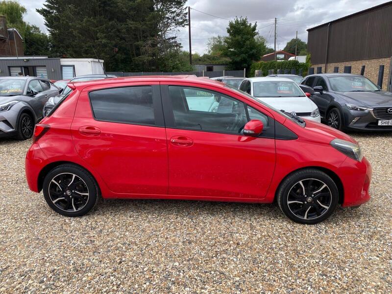 Toyota Yaris view 4