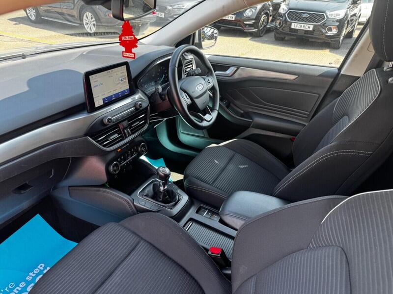 Ford Focus view 3
