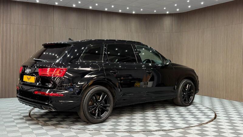 Audi Audi Q7 view 5