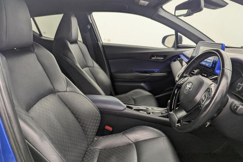 Toyota C-HR view 3