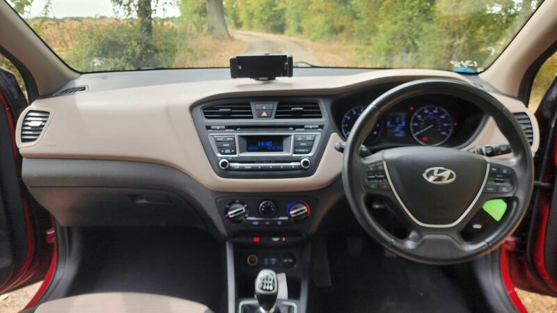 2015 Hyundai i20 — photo 24