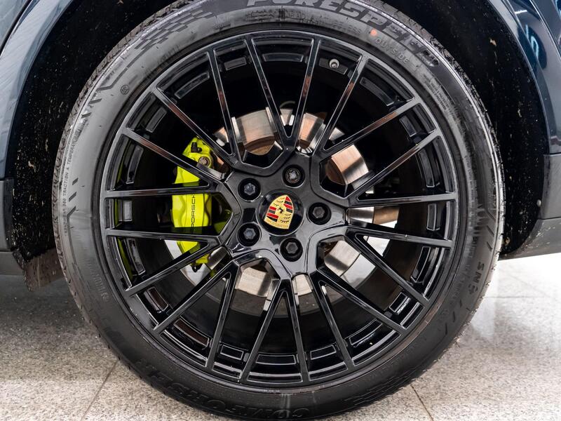 Porsche Cayenne view 3