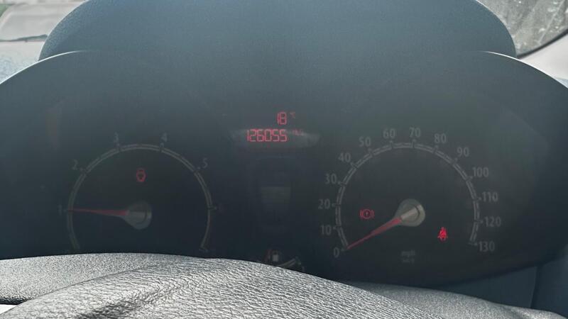 2010 Ford Fiesta — photo 12