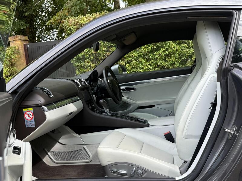 Porsche Cayman view 17