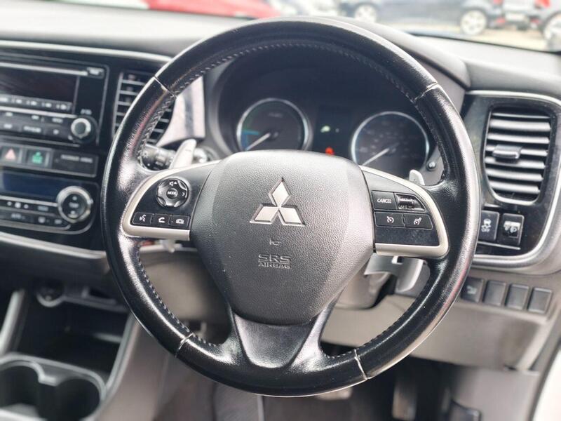 Mitsubishi Outlander view 3