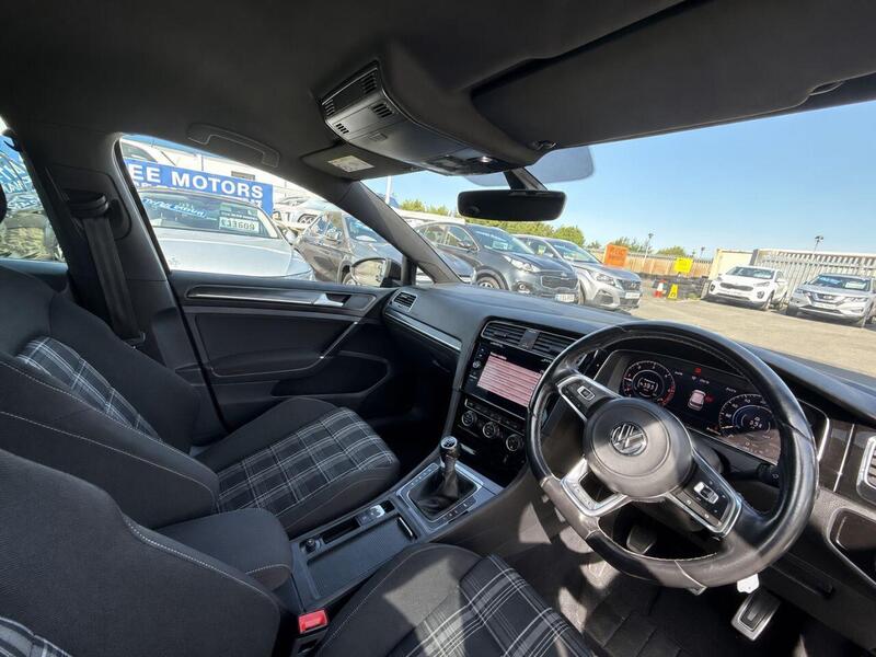 Volkswagen Golf view 2