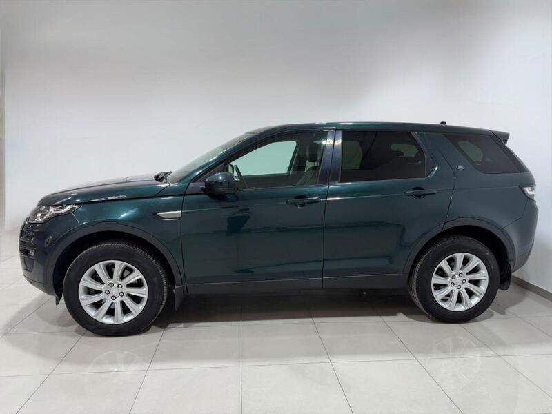 Land Rover Discovery Sport view 5