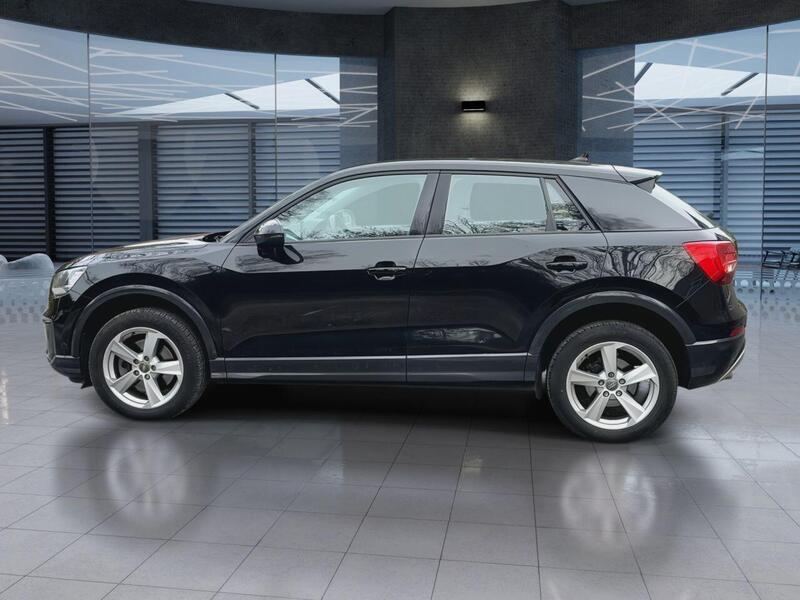 Audi Q2 view 5