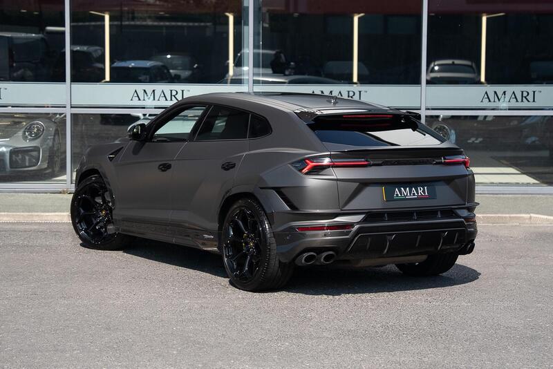 Lamborghini Urus view 3