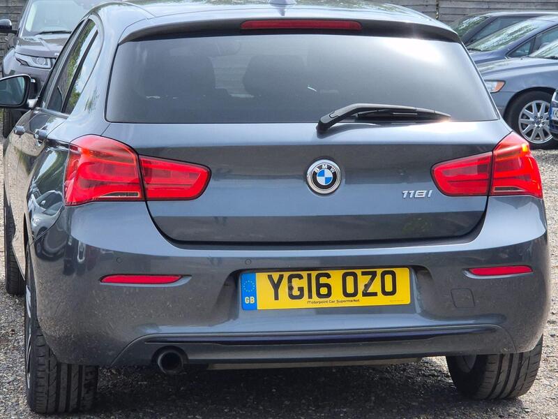 BMW 1 Series view 4