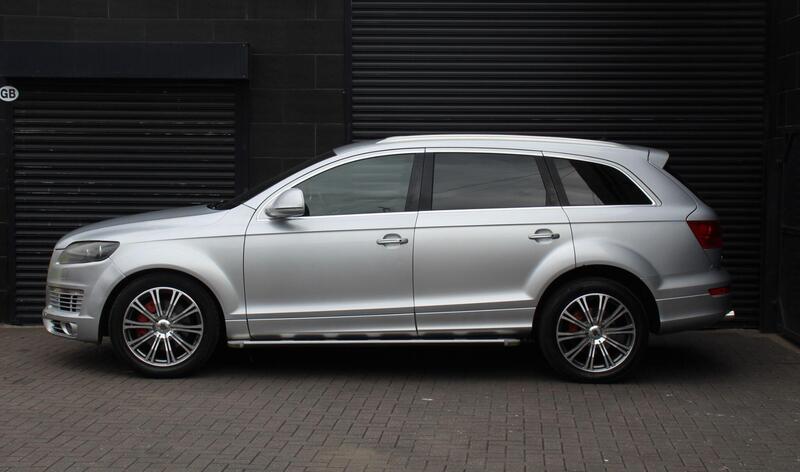 Audi Q7 view 4