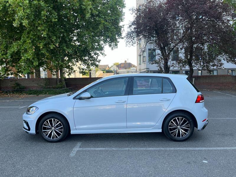 Volkswagen Golf view 4