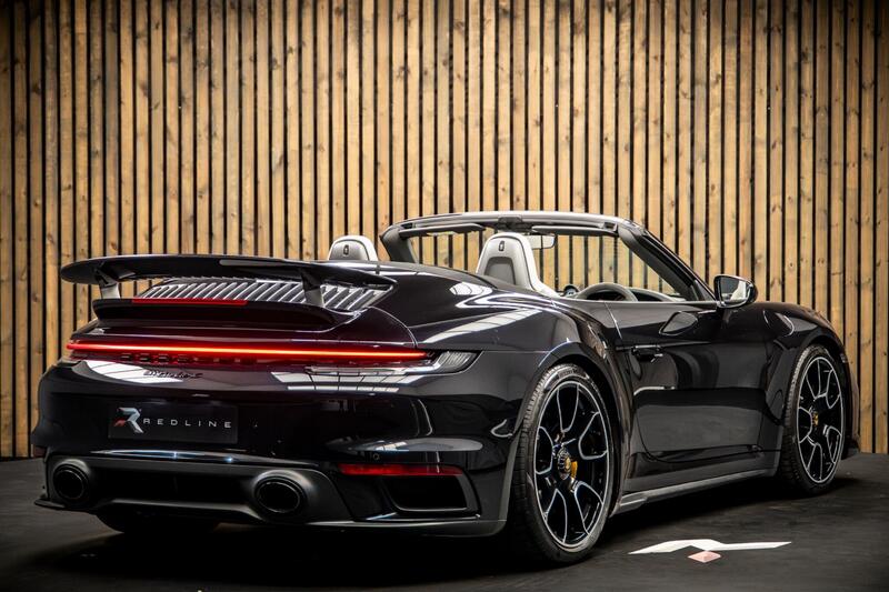 Porsche 911 view 4