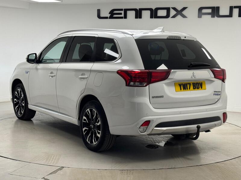 Mitsubishi Outlander view 4