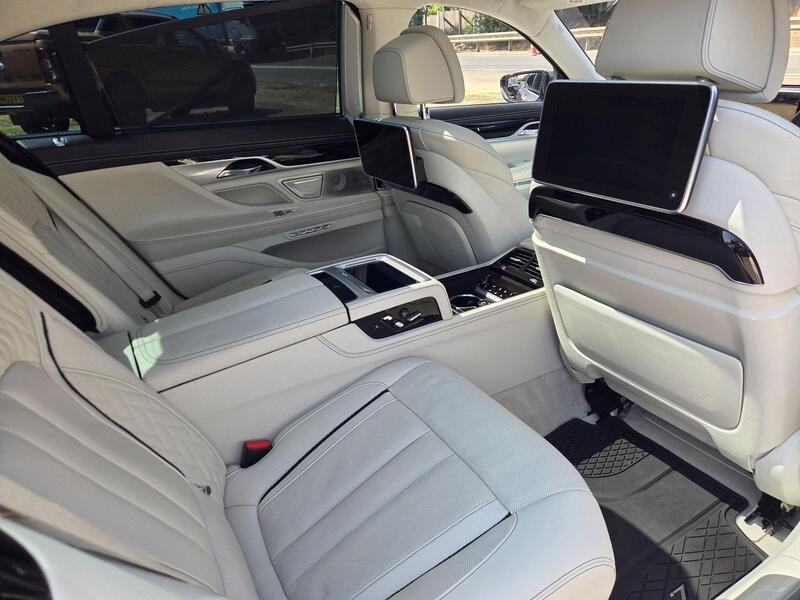 BMW 7 Series view 7