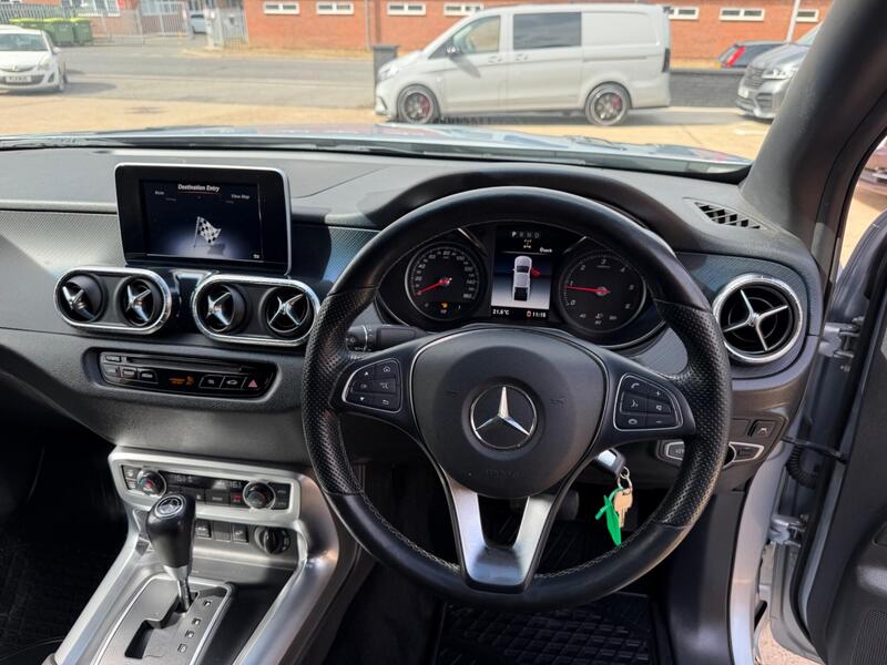 Mercedes-Benz X Class view 4