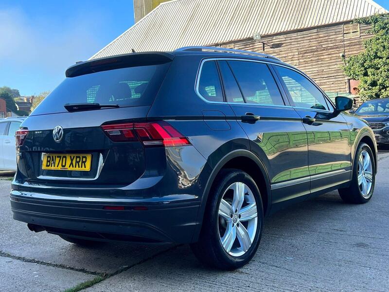Volkswagen Tiguan view 5