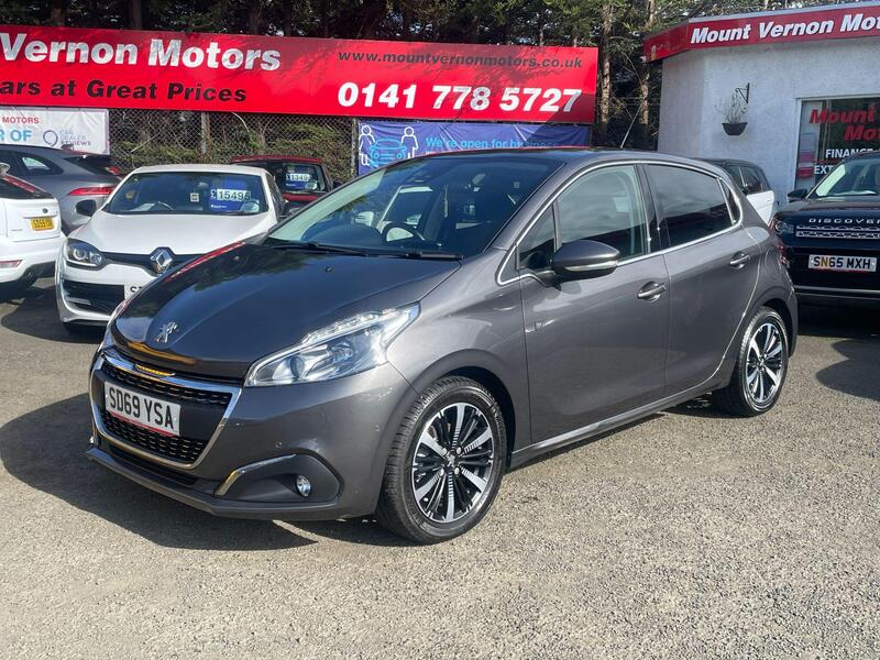 Peugeot 208 view 2