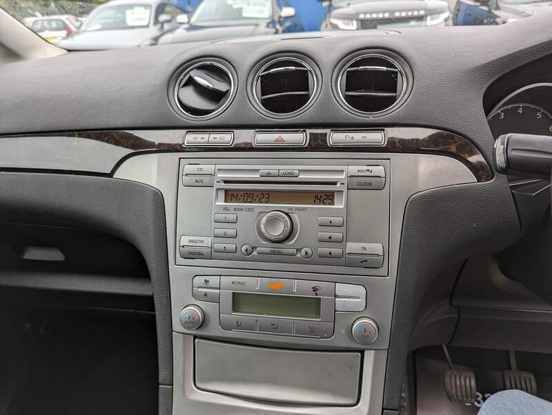 Ford Galaxy view 16