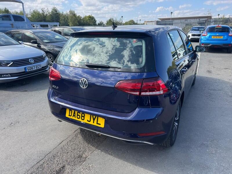 Volkswagen Golf view 3