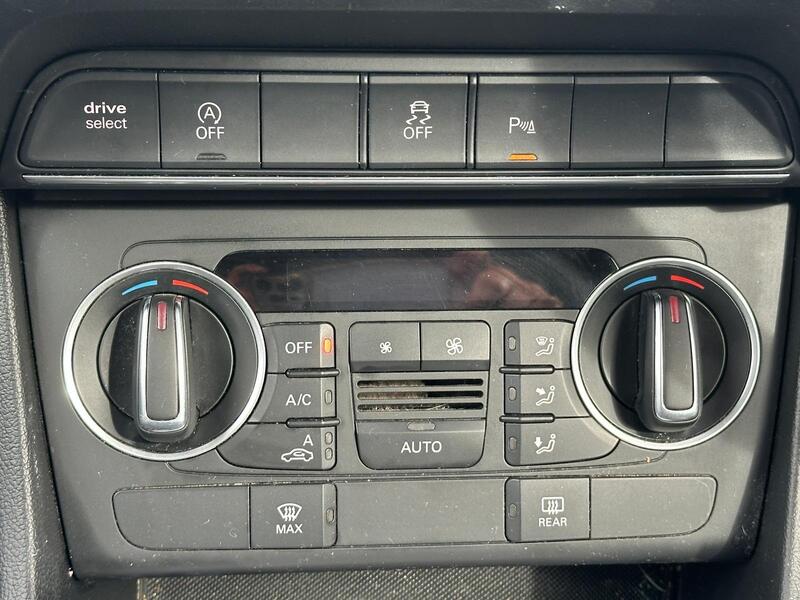 Audi Q3 view 13