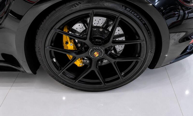 Porsche 911 view 6