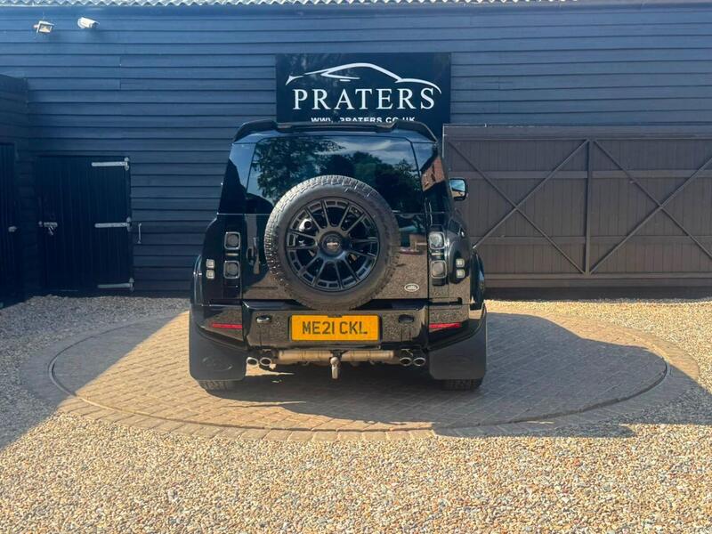 Land Rover Defender 90 view 3