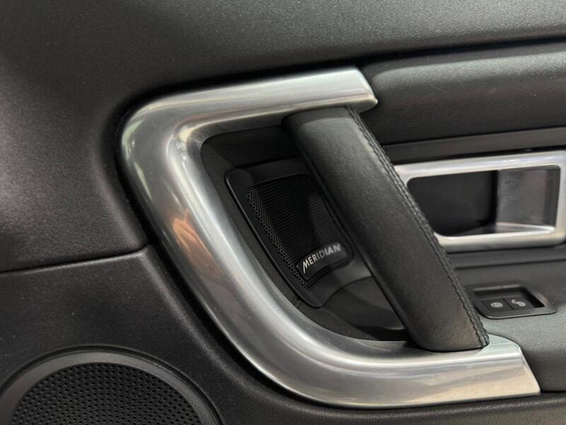 Land Rover Discovery Sport view 4