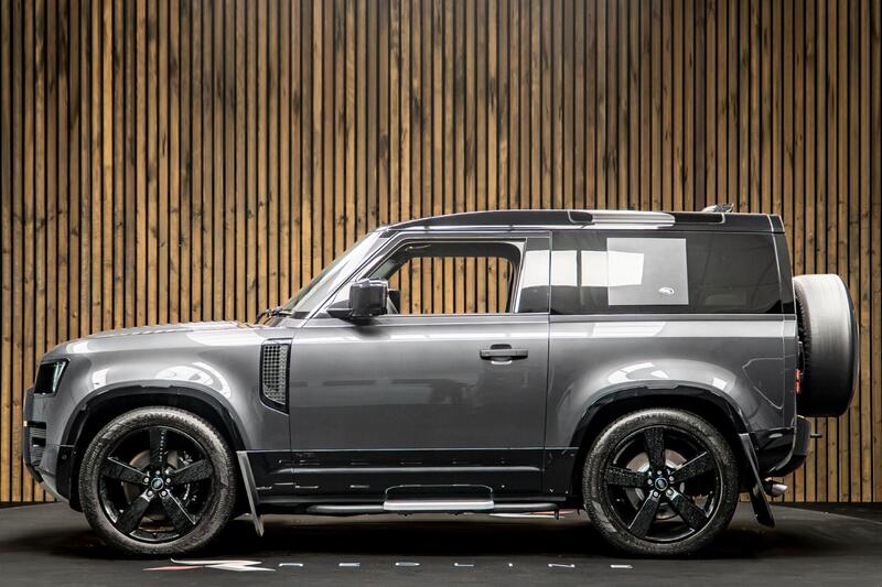 Land Rover Defender 90 view 7
