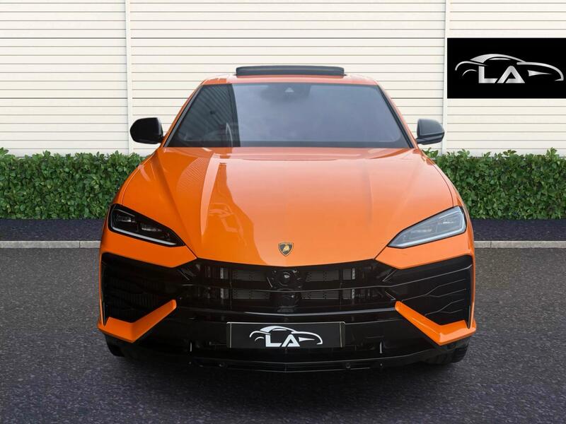 Lamborghini Urus view 4