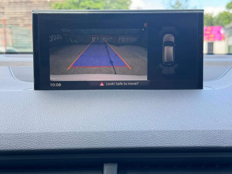 Audi Q7 view 4