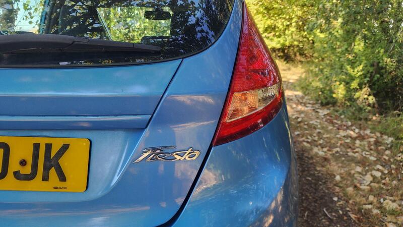 2009 Ford Fiesta — photo 21