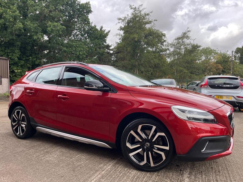 Volvo V40 Cross Country main image