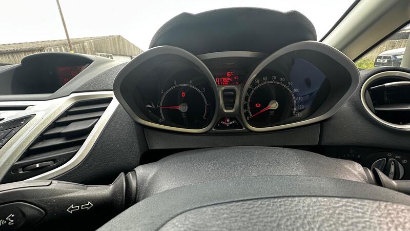 2012 Ford Fiesta — photo 12
