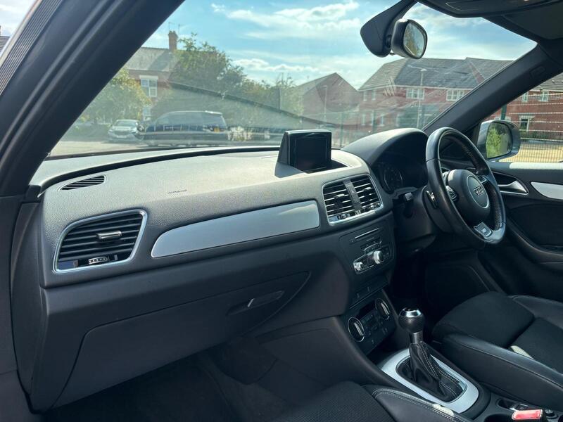 Audi Q3 view 5
