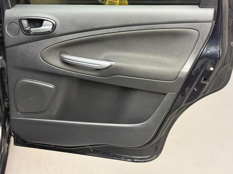 Ford Galaxy view 31