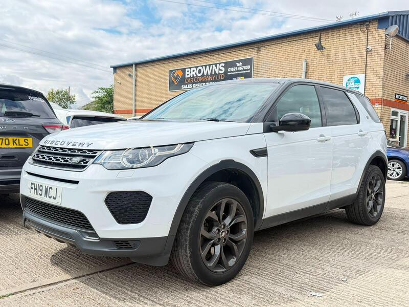 Land Rover Discovery Sport view 3