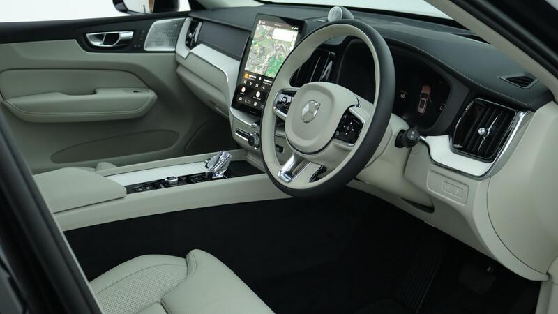 Volvo XC60 view 4