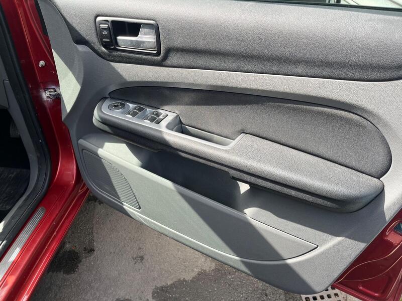 Ford Focus view 6