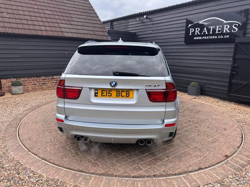 BMW X5 M view 3