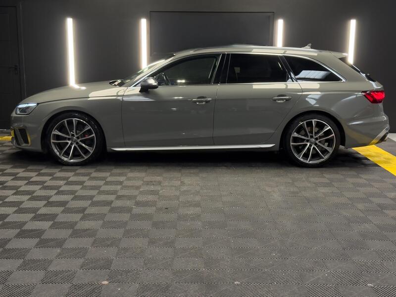 Audi S4 view 4