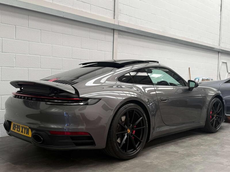 Porsche 911 view 6