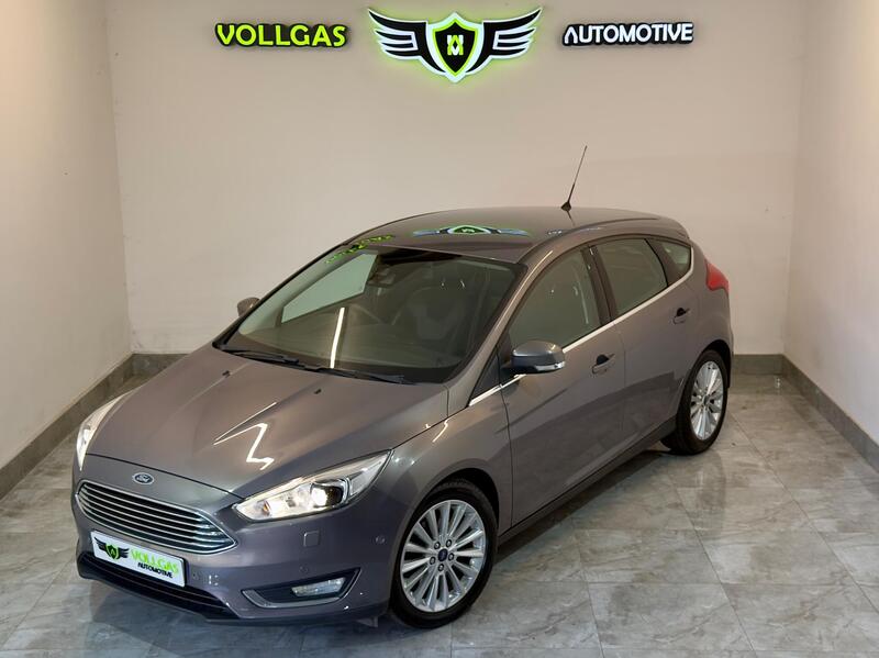 Ford Focus view 3