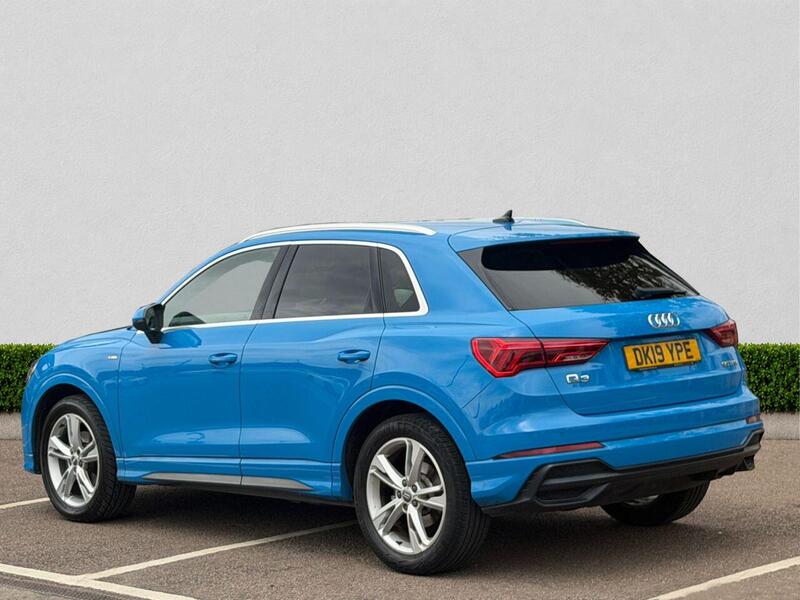Audi Q3 view 5