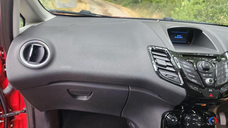 2012 Ford Fiesta — photo 26