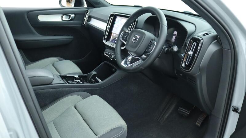 Volvo XC40 view 4