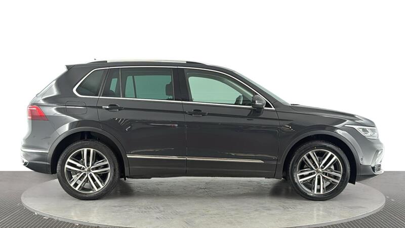 Volkswagen Tiguan view 3