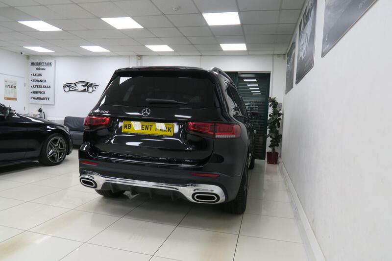 Mercedes-Benz Mercedes-Benz GLB view 2