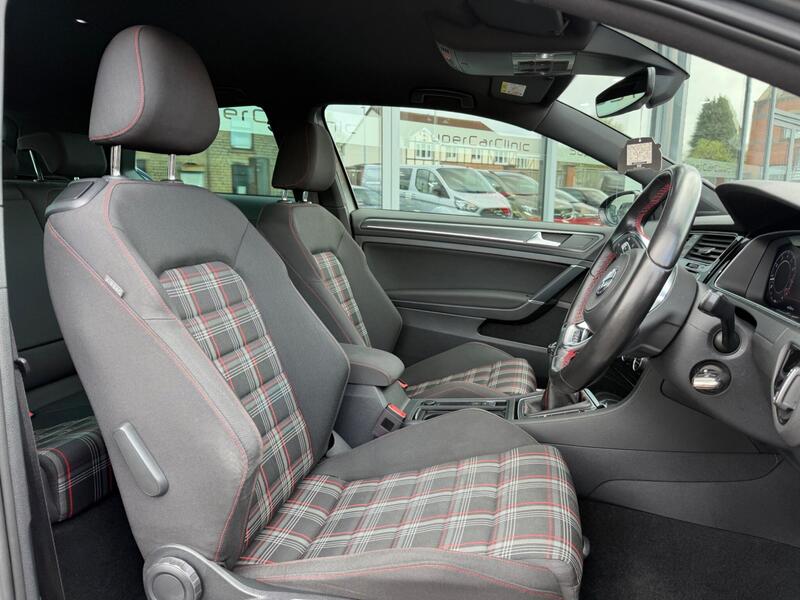 Volkswagen Golf view 3