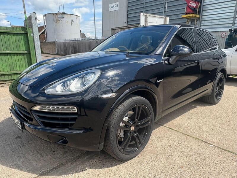 Porsche Cayenne view 3